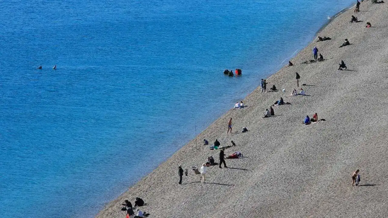 Türkiye Donuyor, Antalya Yüzüyor: Kışa Meydan Okuyan Manzara! 3